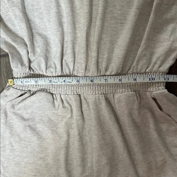 Express women’s cream Romper with Elastic Waist, size small. - Picture 4 of 8